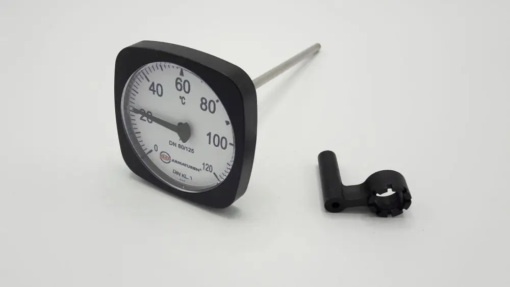 Thermometer mit befestigter Skala von Remeha, zur Temperaturmessung im Bereich von 0°C bis 120°C, mit einem Edelstahlfühler und einer separaten Halterung.